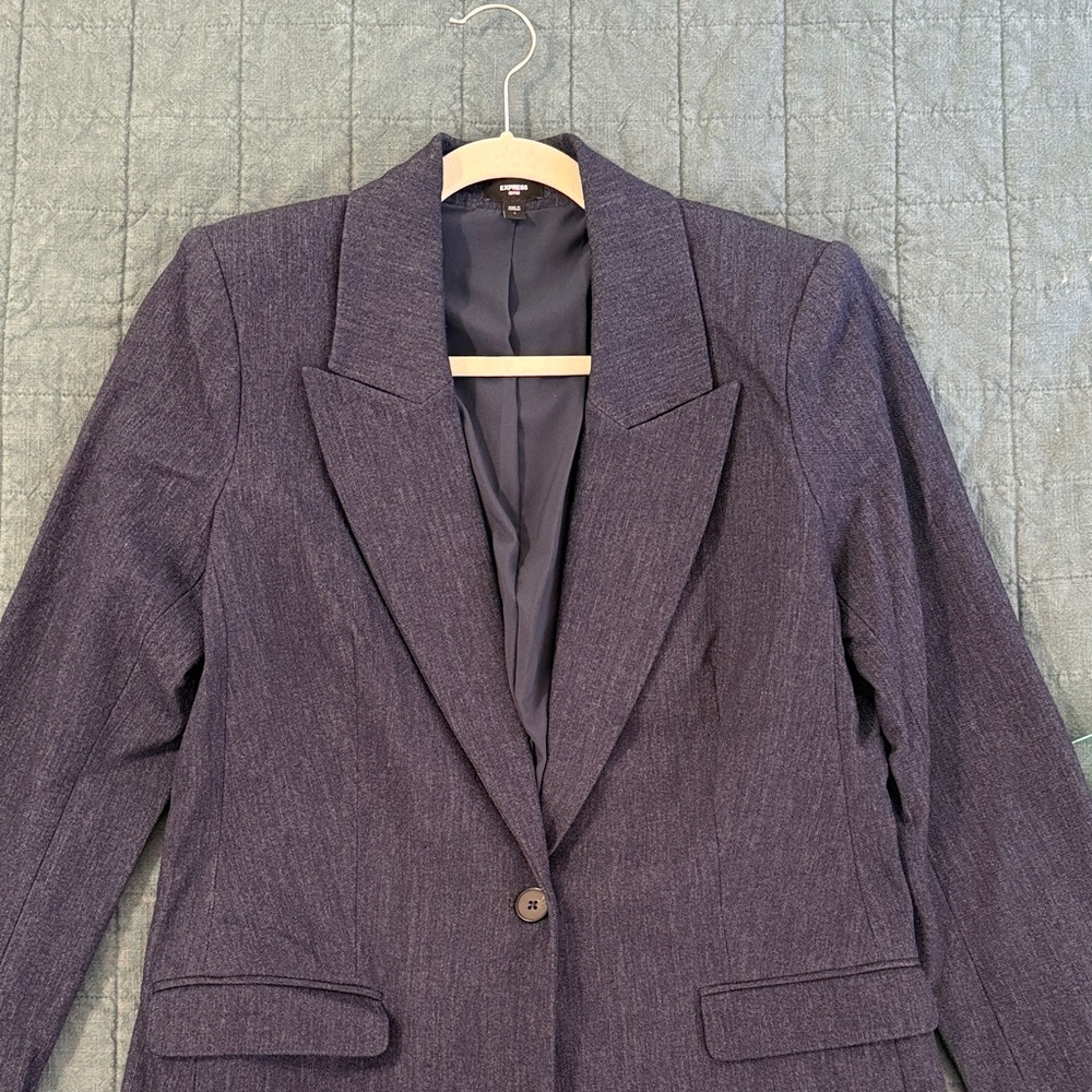 EUC Women’s Express Navy Blue Stretch Editor Blazer Size L